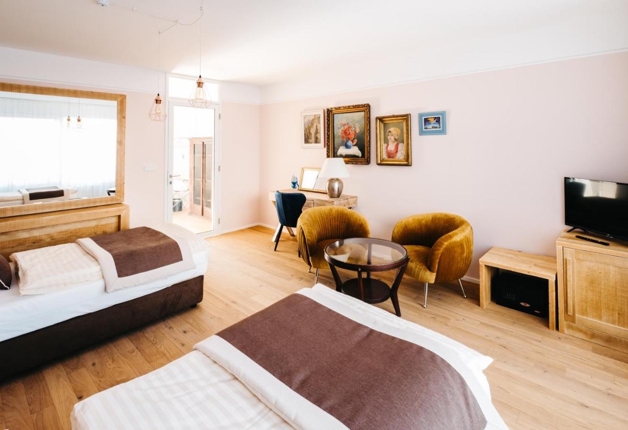 Boutique Hotel Corso Revnice Bagian luar foto